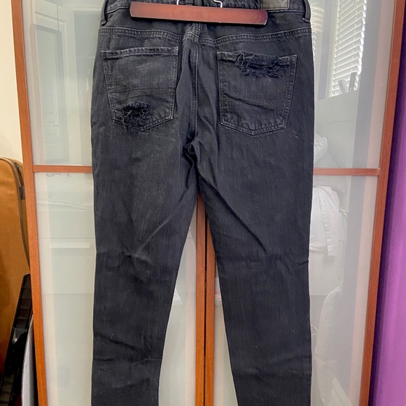 American Eagle High Rise Tomgirl Distressed Jeans - Picture 5 of 5